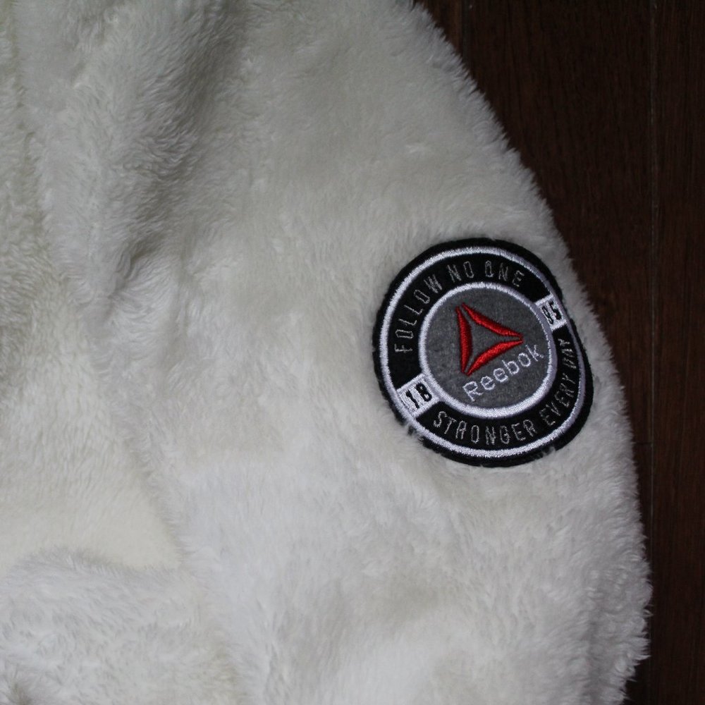 Reebok Fuzzy Fleece White Jacket Size Large